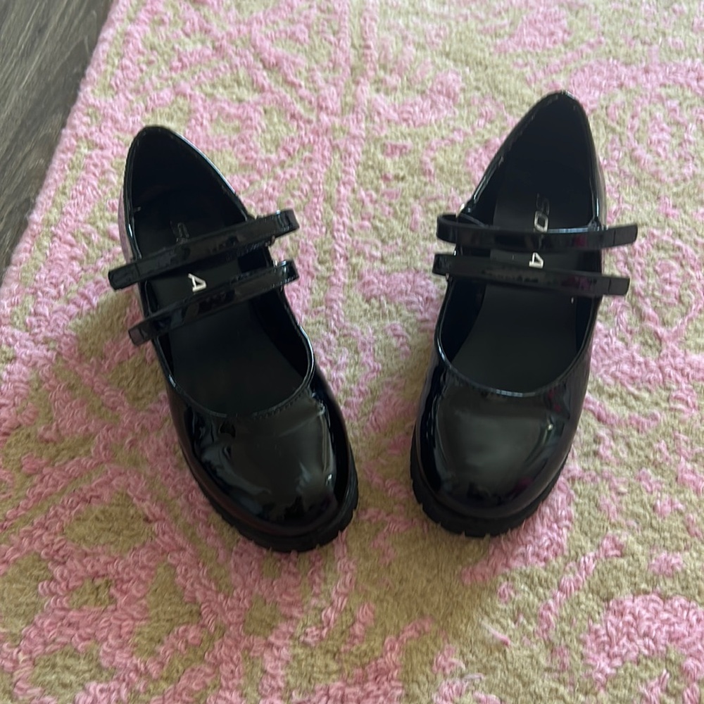 Girls patent leather Mary Jane’s